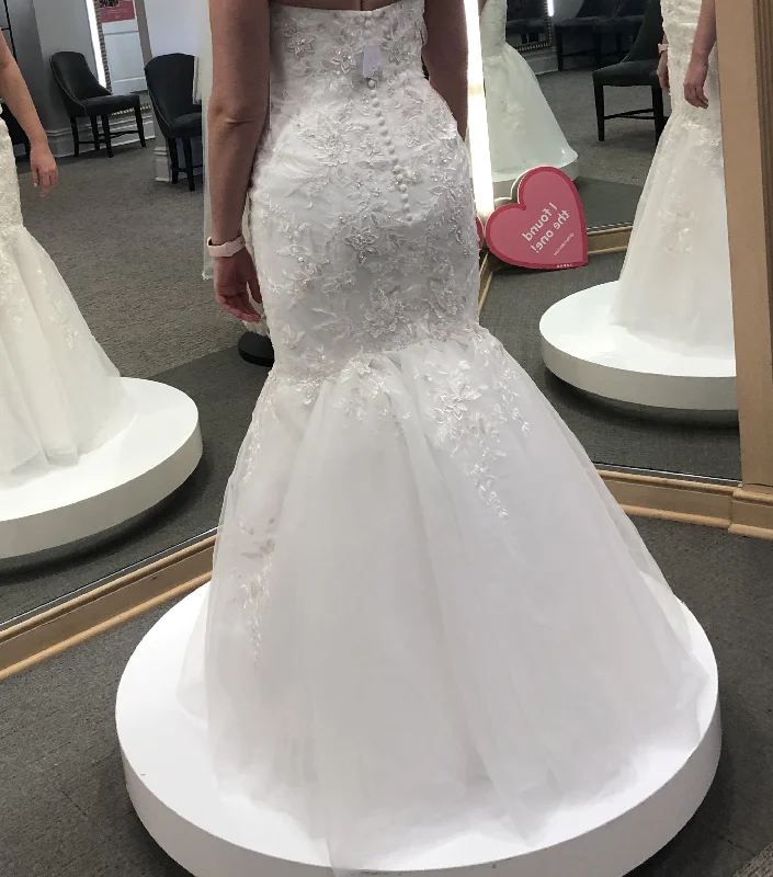 David's Bridal Metallic-Beaded Lace Trumpet Lace Dress Glam