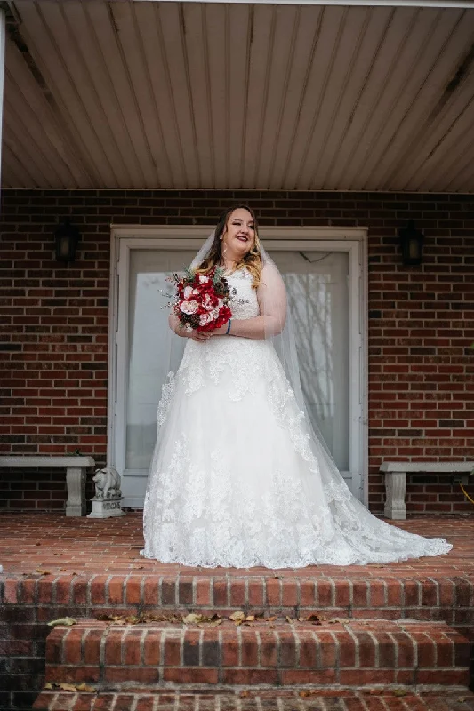 David's Bridal Scalloped Lace and Tulle Lace Dress Fashion